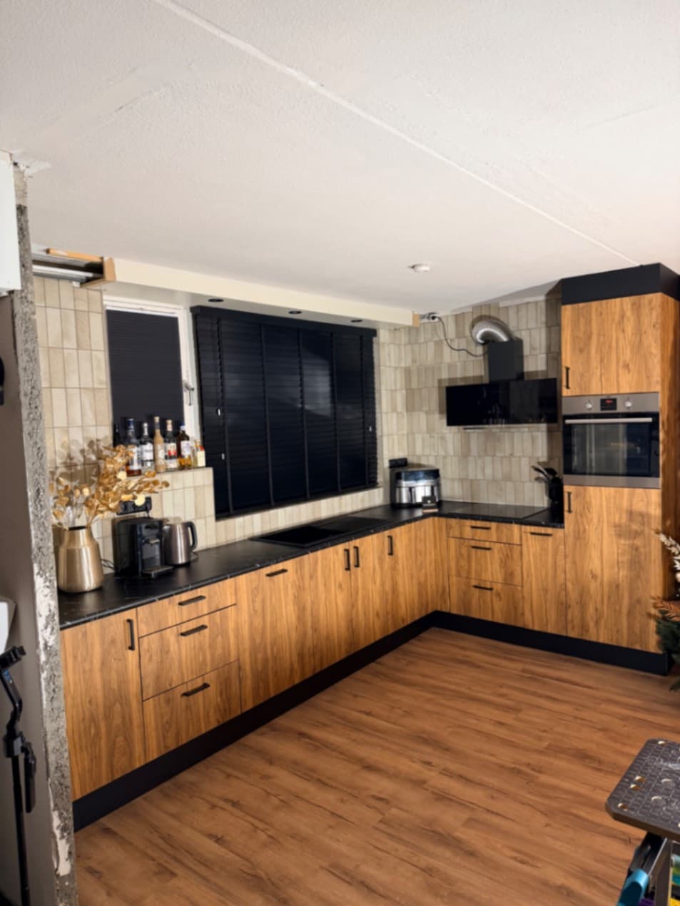 Na – CT02 Traditional Oak, K1 Mat zwart & U5 Ash Black Marble