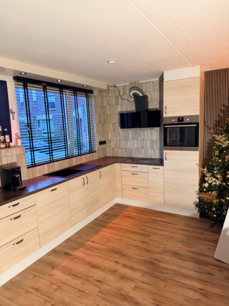 Vóór – CT02 Traditional Oak, K1 Mat zwart & U5 Ash Black Marble