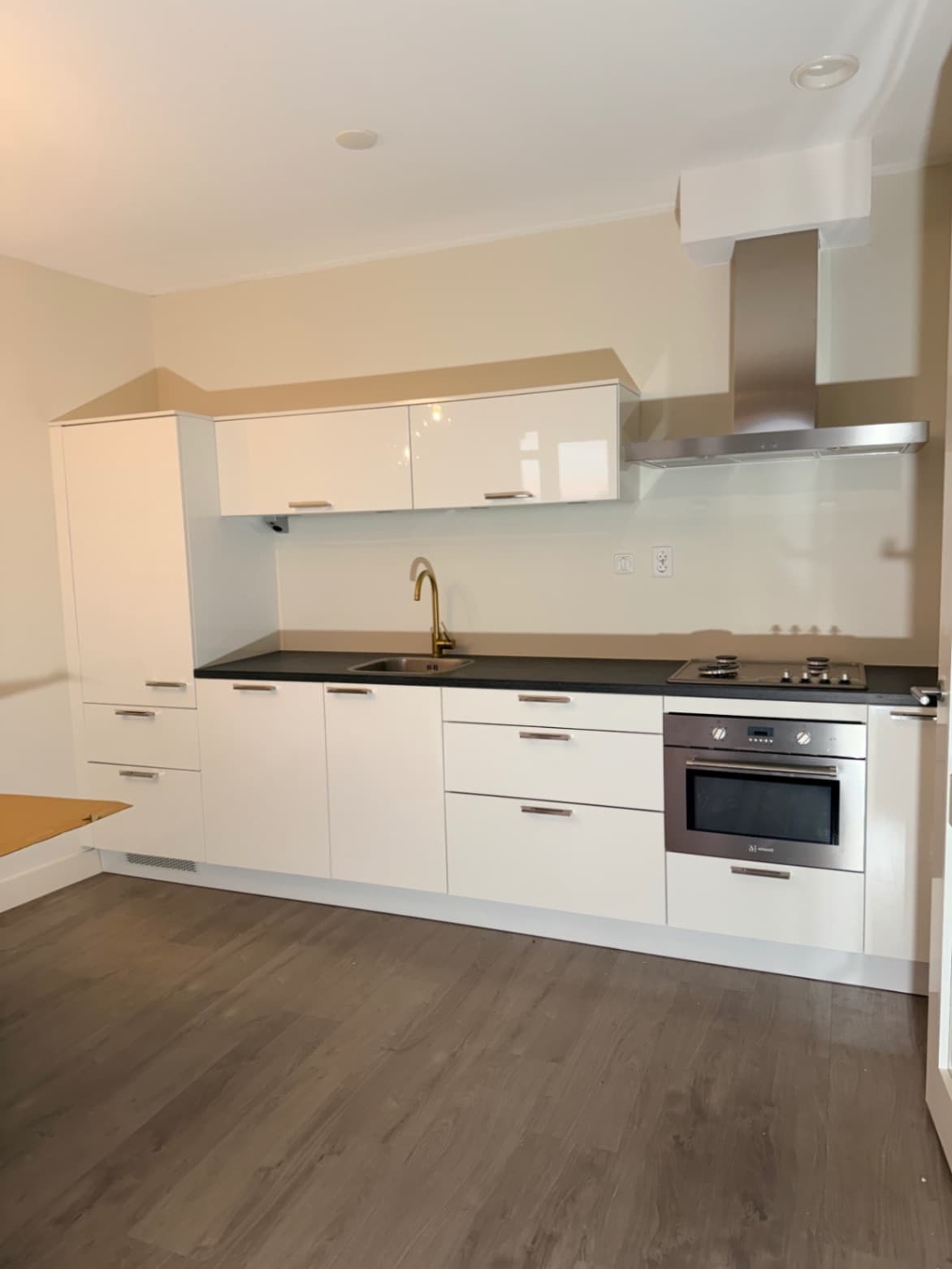 Vóór – AL25 Brown Walnut & NE70 Beige Marble