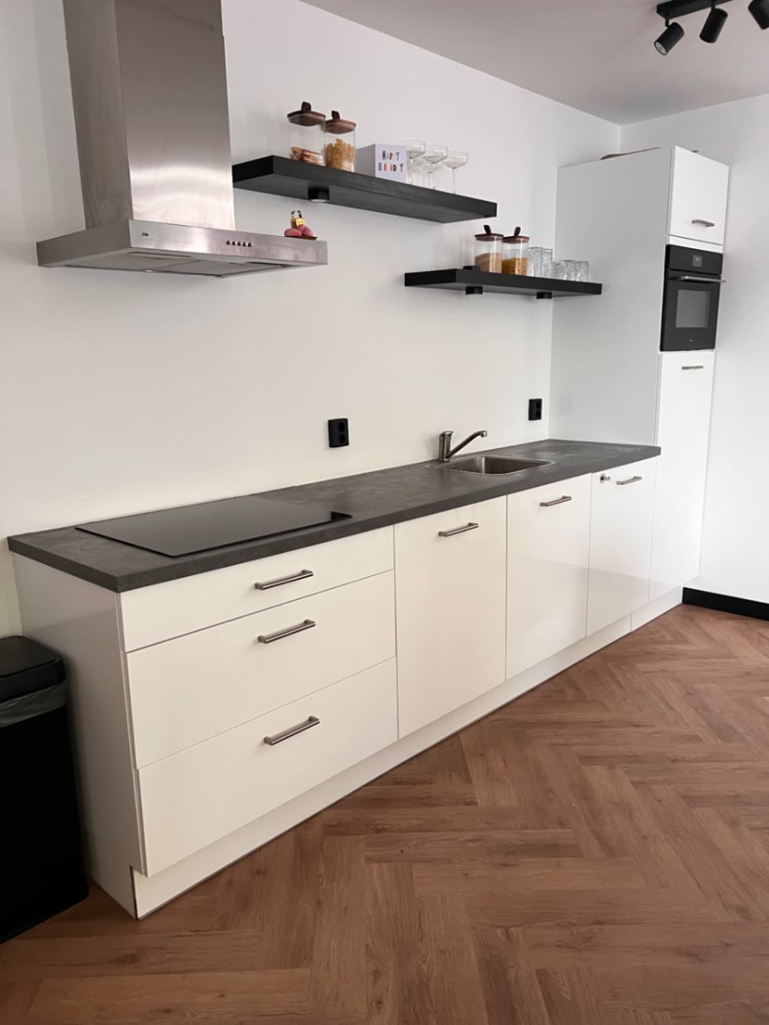 Vóór – NE81 Mat Zwart & NE70 Onyx Gold
