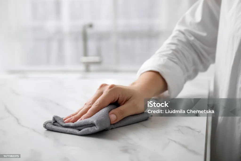 Keukenfolie Onderhoud: 10 Tips Voor 10+ Jaar Mooie Keukens